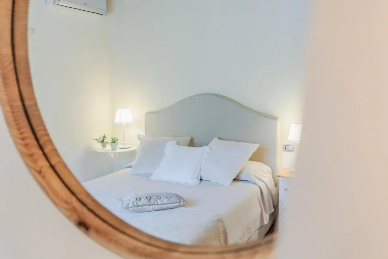Villa Dondolino, A Stylish Farmhouse Lucca Italia