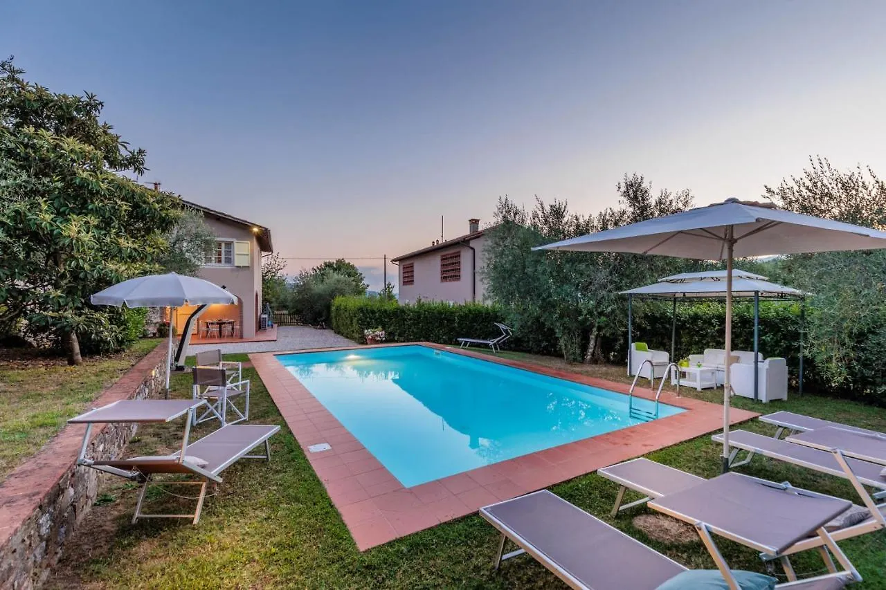 Villa Dondolino, A Stylish Farmhouse Lucca