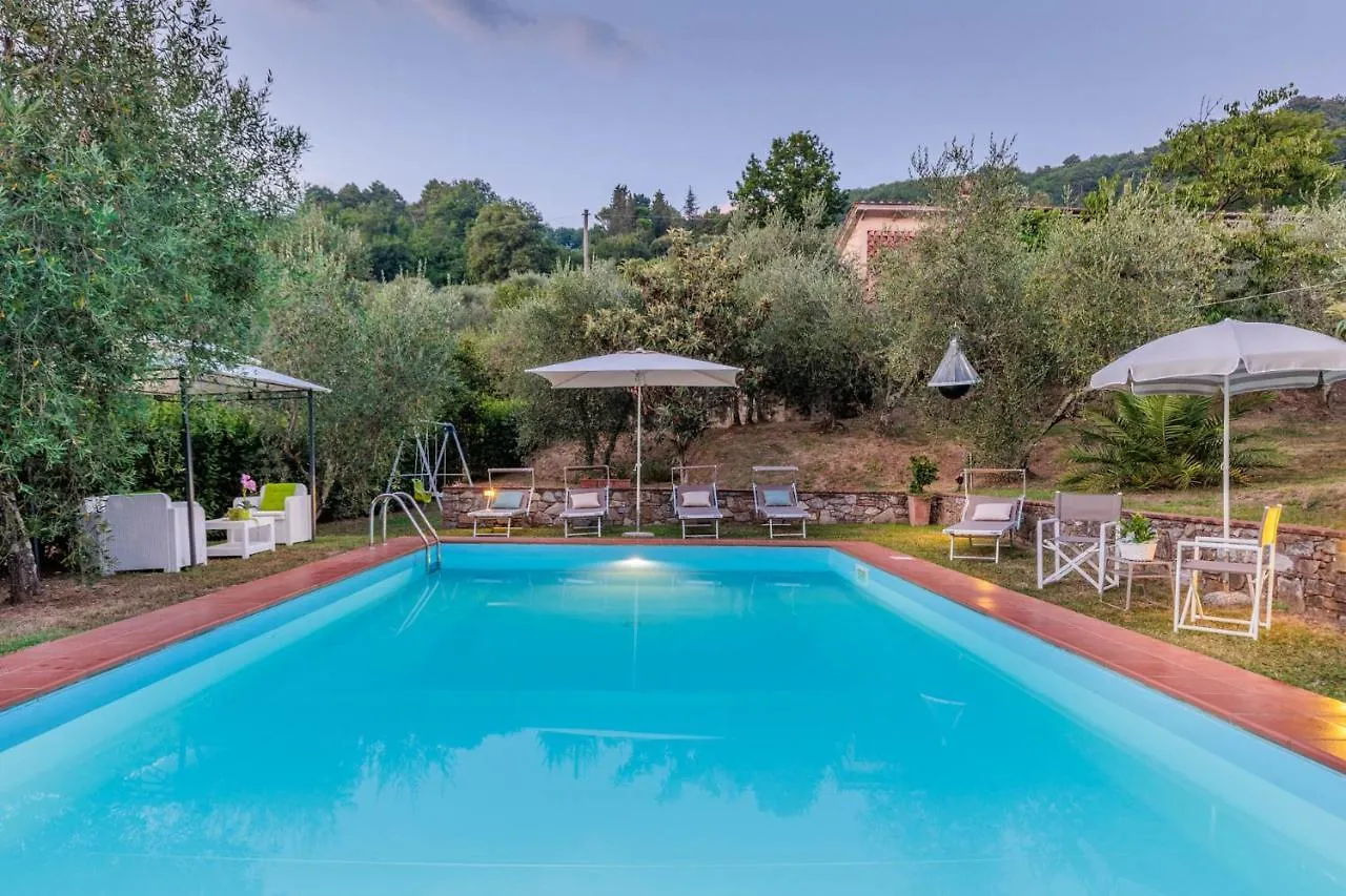 Villa Dondolino, A Stylish Farmhouse Lucca Italy