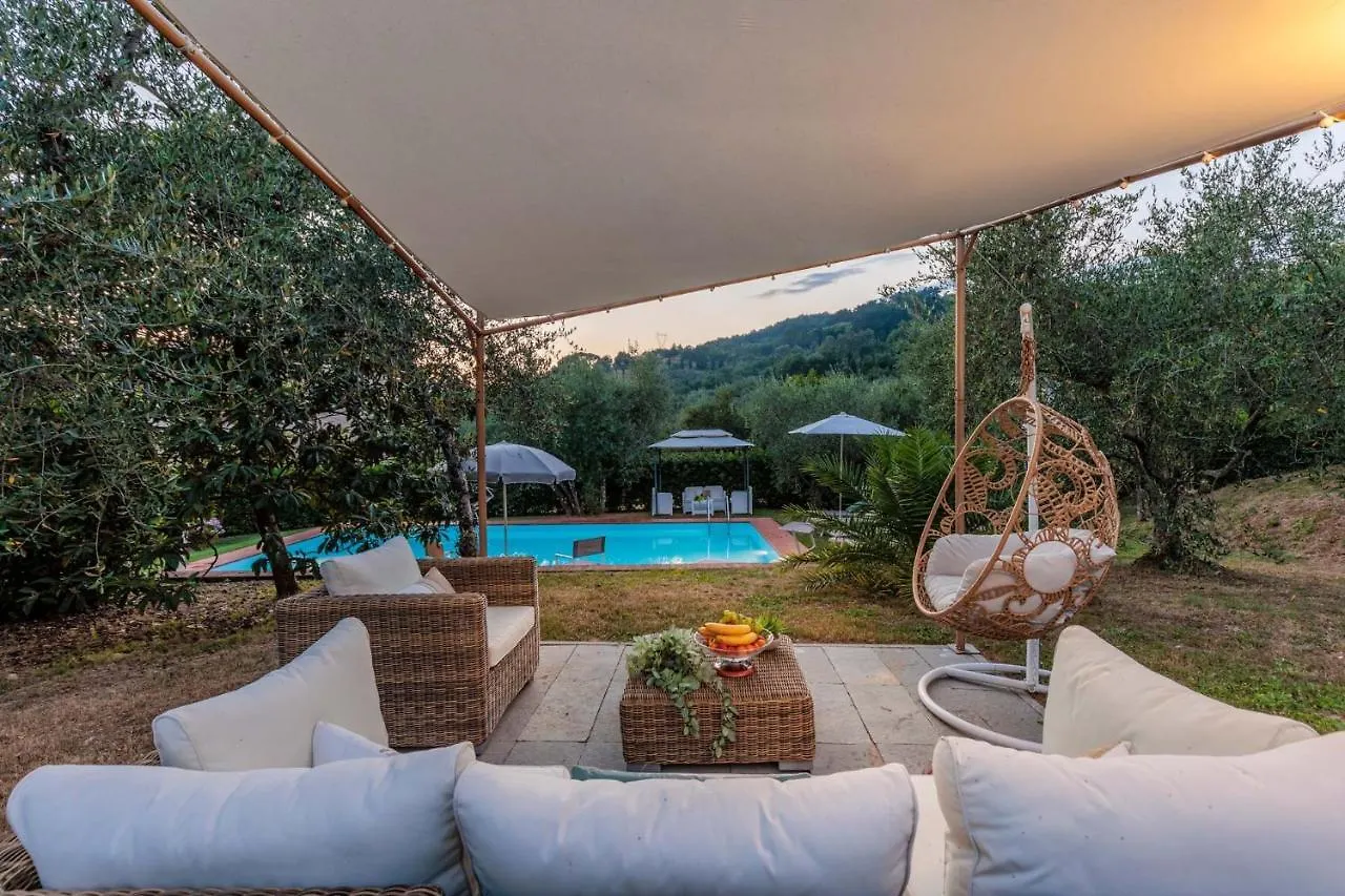 Villa Dondolino, A Stylish Farmhouse Lucca