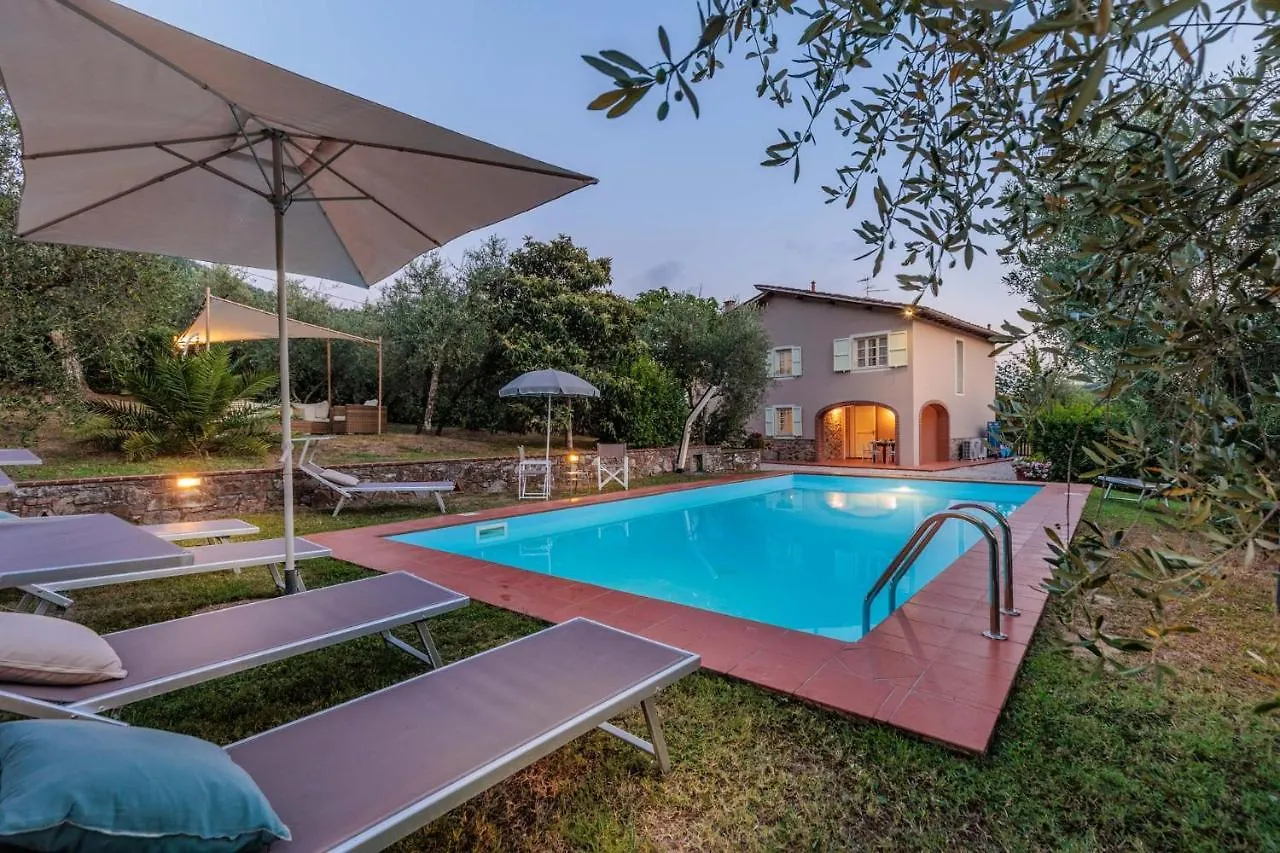 Villa Dondolino, A Stylish Farmhouse Lucca