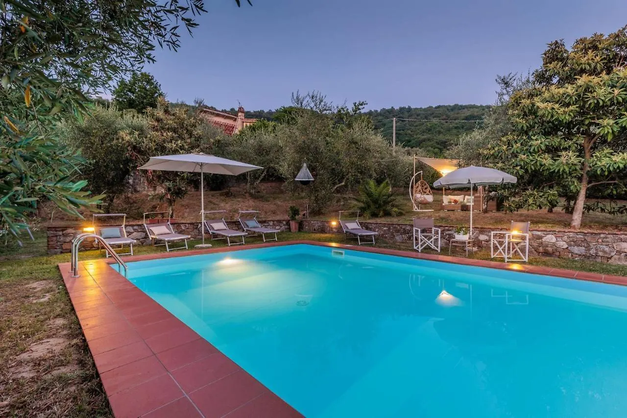 Villa Dondolino, A Stylish Farmhouse Lucca