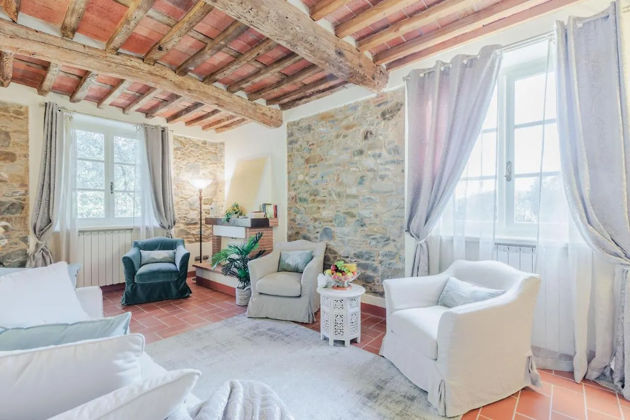 Villa Dondolino, A Stylish Farmhouse Lucca
