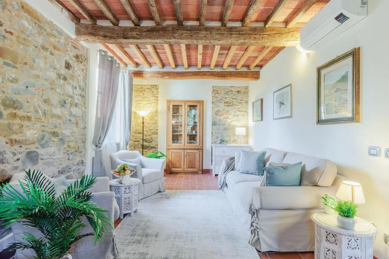 Villa Dondolino, A Stylish Farmhouse Lucca