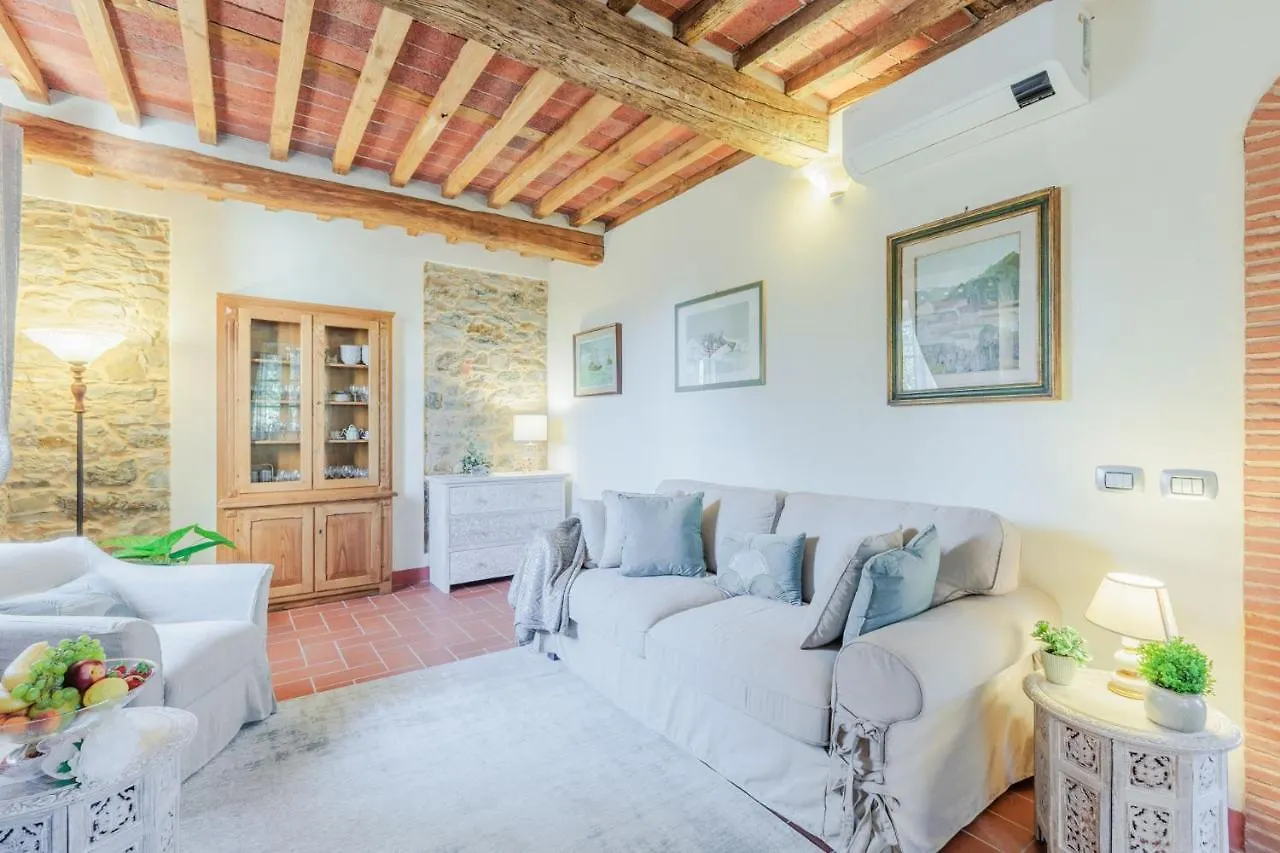 Villa Dondolino, A Stylish Farmhouse Lucca