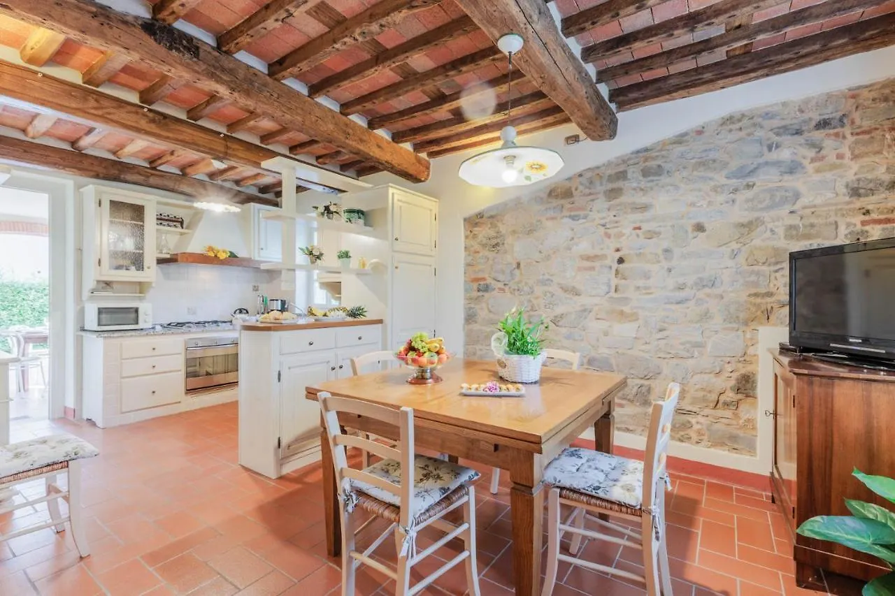 Villa Dondolino, A Stylish Farmhouse Lucca Italy