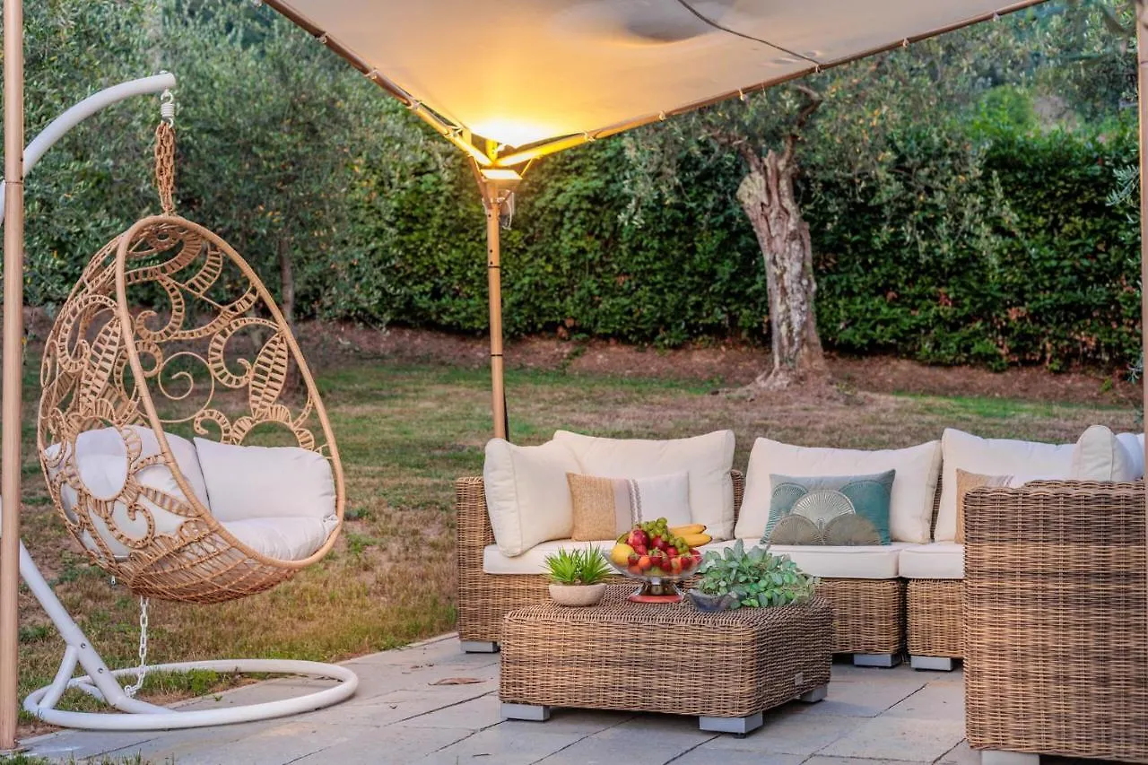 Villa Dondolino, A Stylish Farmhouse Lucca Italy
