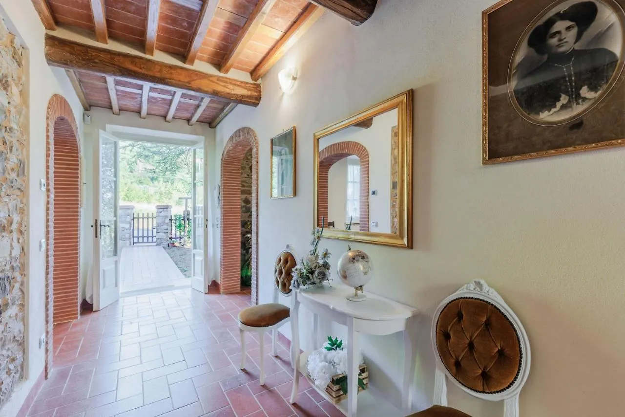 Villa Dondolino, A Stylish Farmhouse Lucca