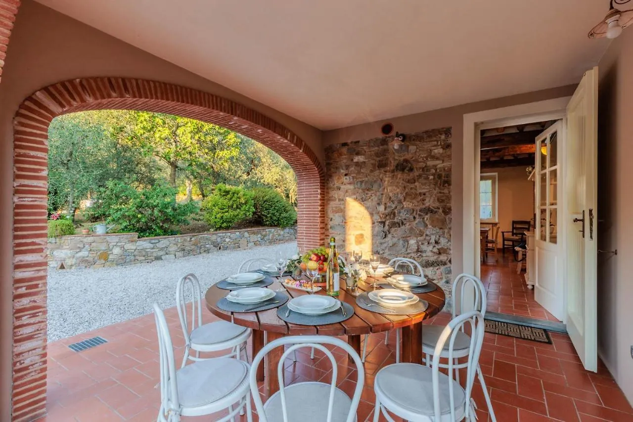 Villa Dondolino, A Stylish Farmhouse Lucca