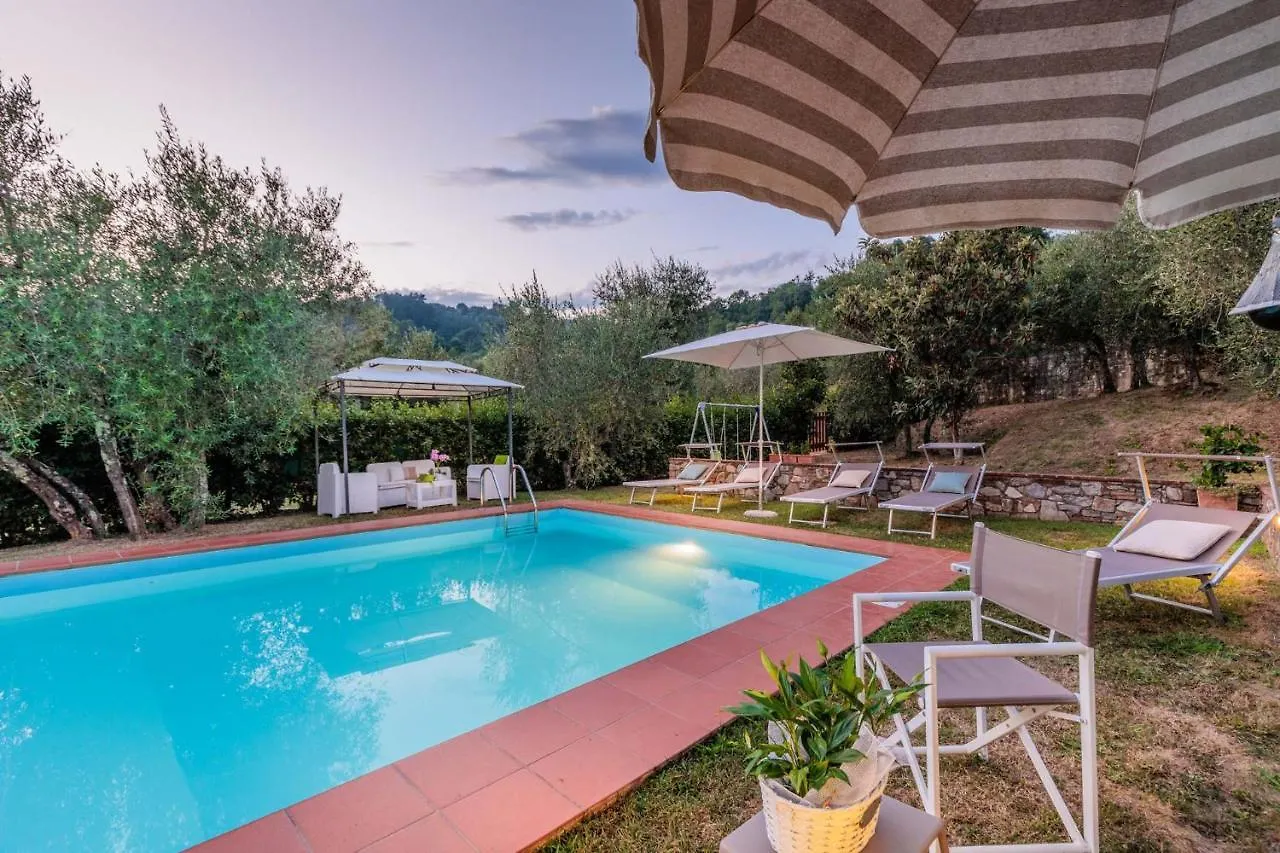 Villa Dondolino, A Stylish Farmhouse Lucca