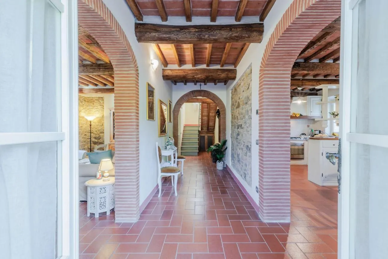 Villa Dondolino, A Stylish Farmhouse Lucca Italy
