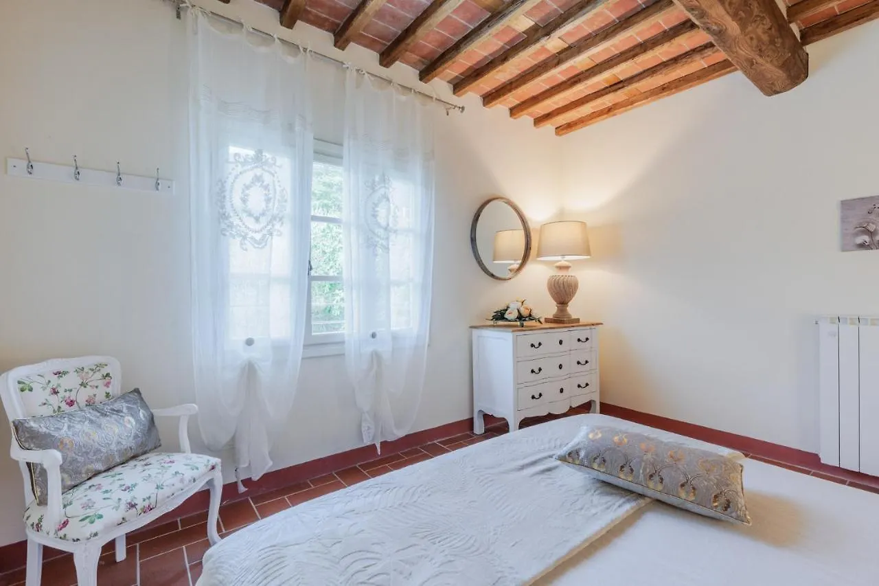 Villa Dondolino, A Stylish Farmhouse Lucca