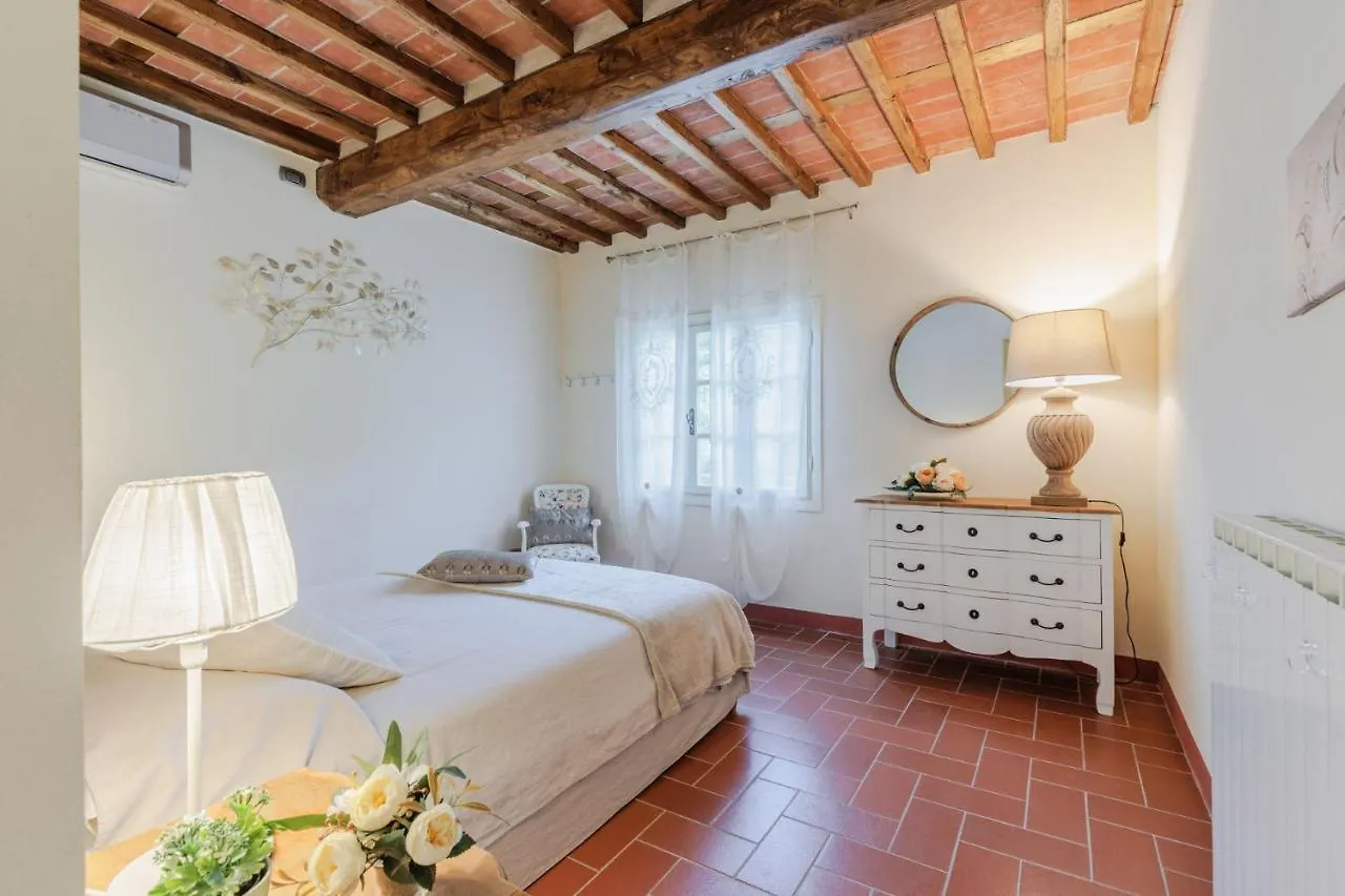 Villa Dondolino, A Stylish Farmhouse Lucca Italy