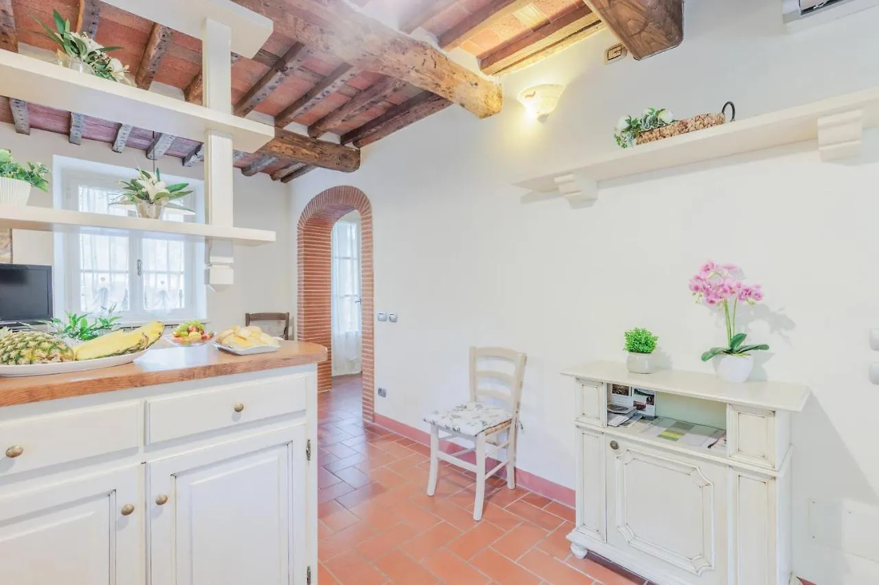 Villa Dondolino, A Stylish Farmhouse Lucca