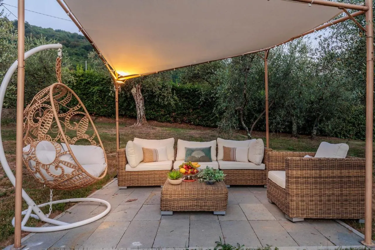 Villa Dondolino, A Stylish Farmhouse Lucca