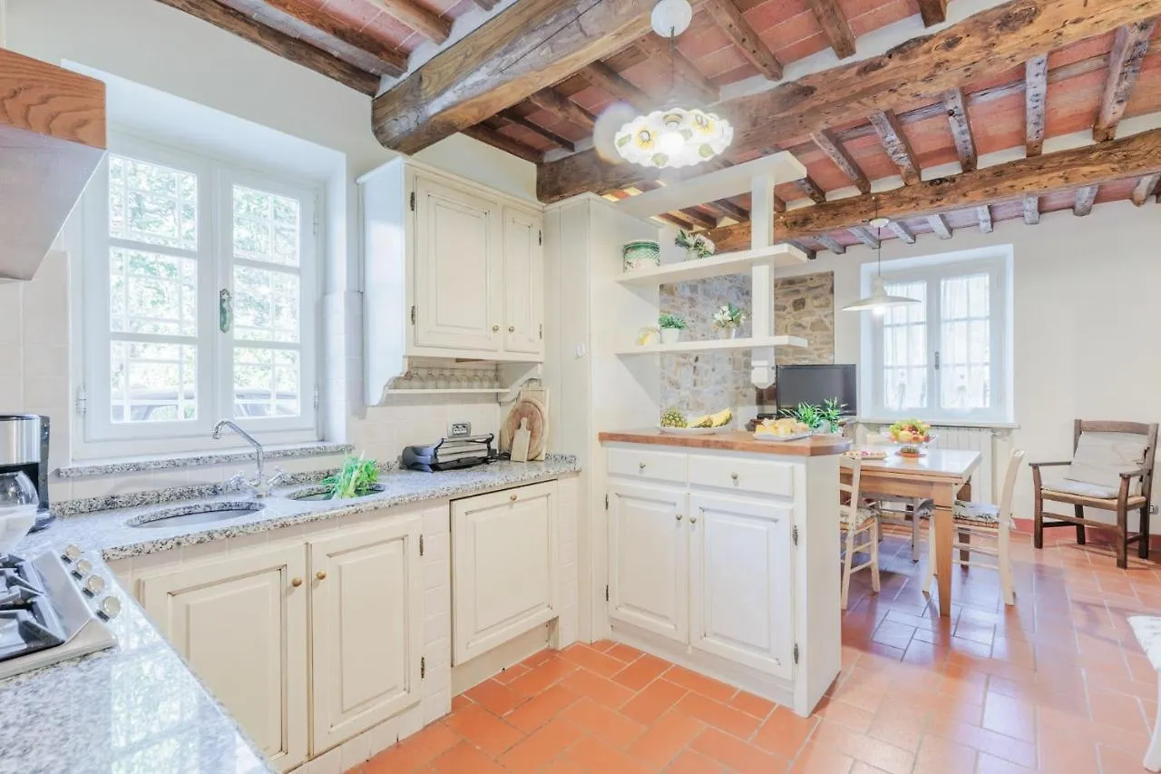 Villa Dondolino, A Stylish Farmhouse Lucca Italy