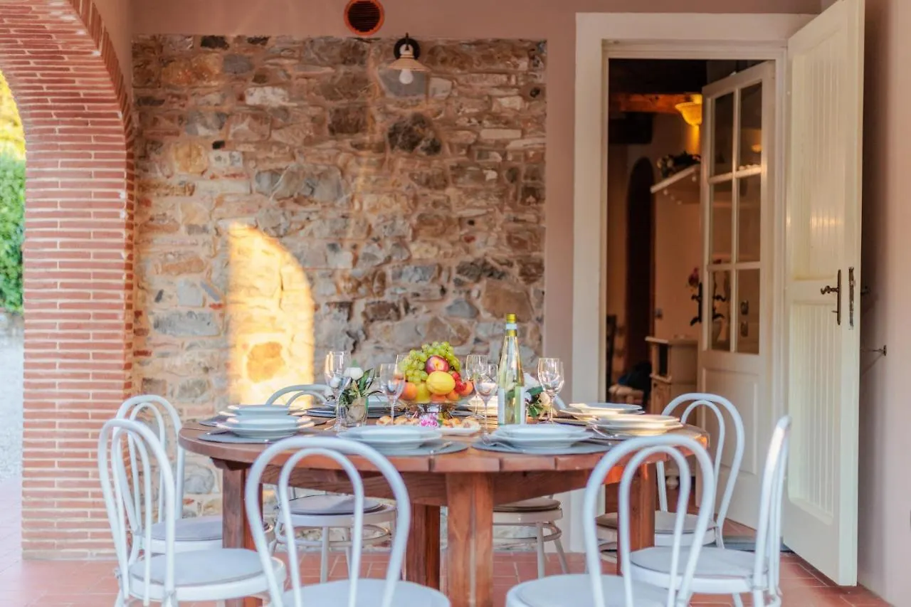 Villa Dondolino, A Stylish Farmhouse Lucca