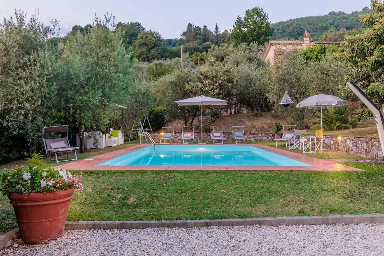 Villa Dondolino, A Stylish Farmhouse Lucca 0*,