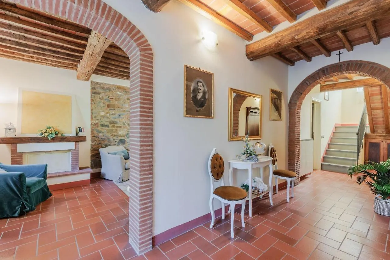 Villa Dondolino, A Stylish Farmhouse Lucca