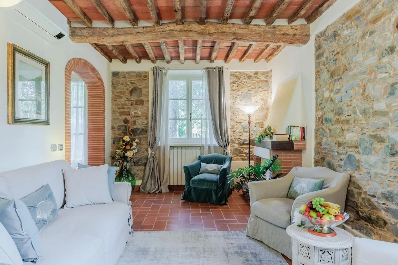 Villa Dondolino, A Stylish Farmhouse Lucca
