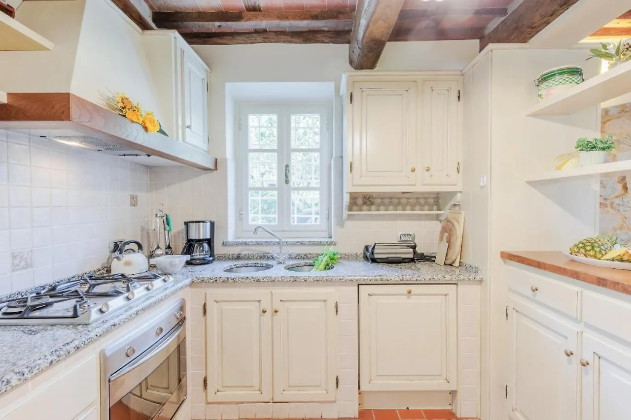 Villa Dondolino, A Stylish Farmhouse Lucca Italy