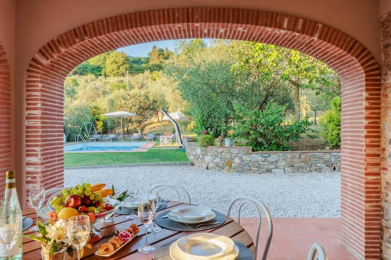 Villa Dondolino, A Stylish Farmhouse Lucca Italy