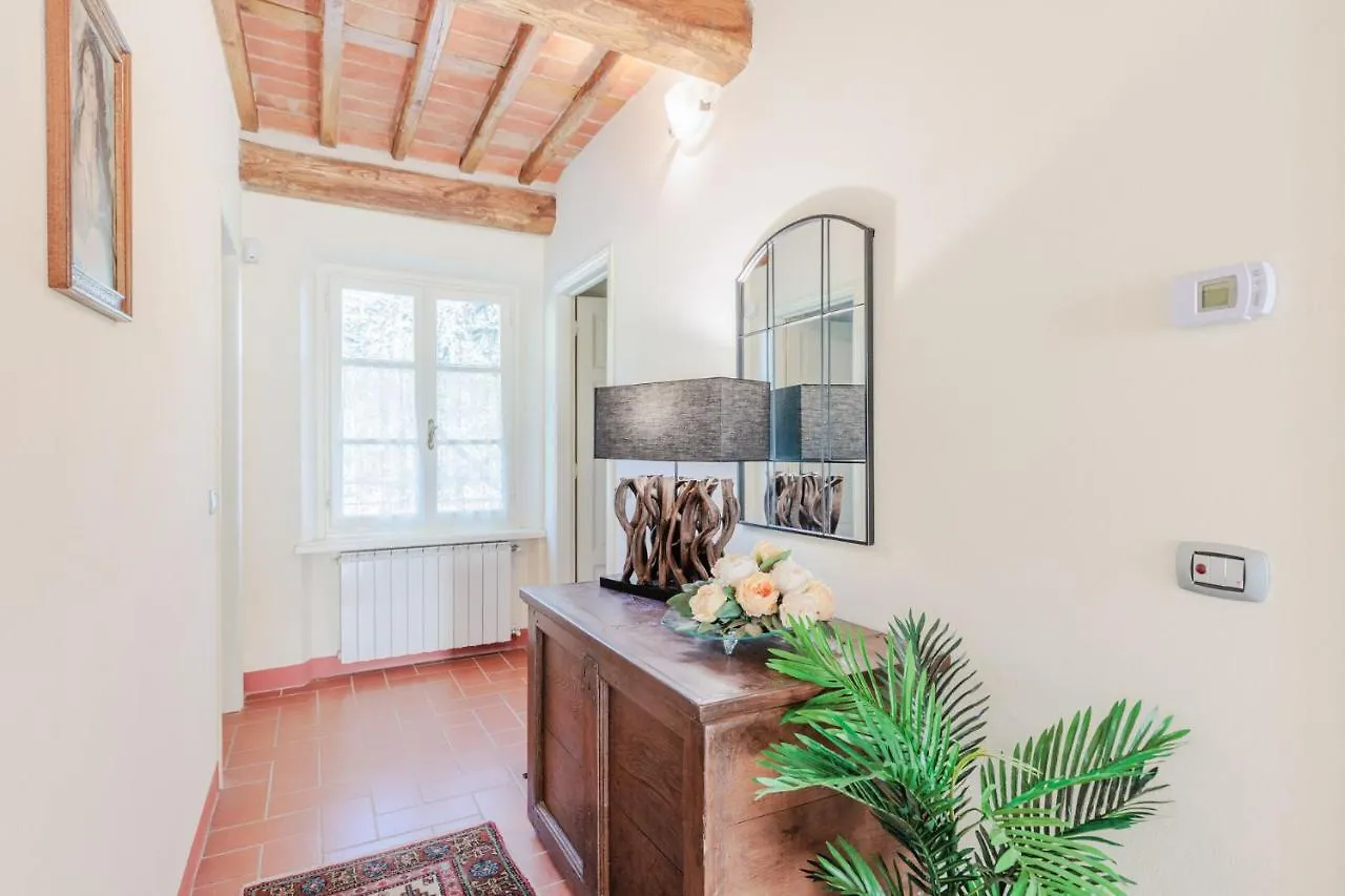 Villa Dondolino, A Stylish Farmhouse Lucca
