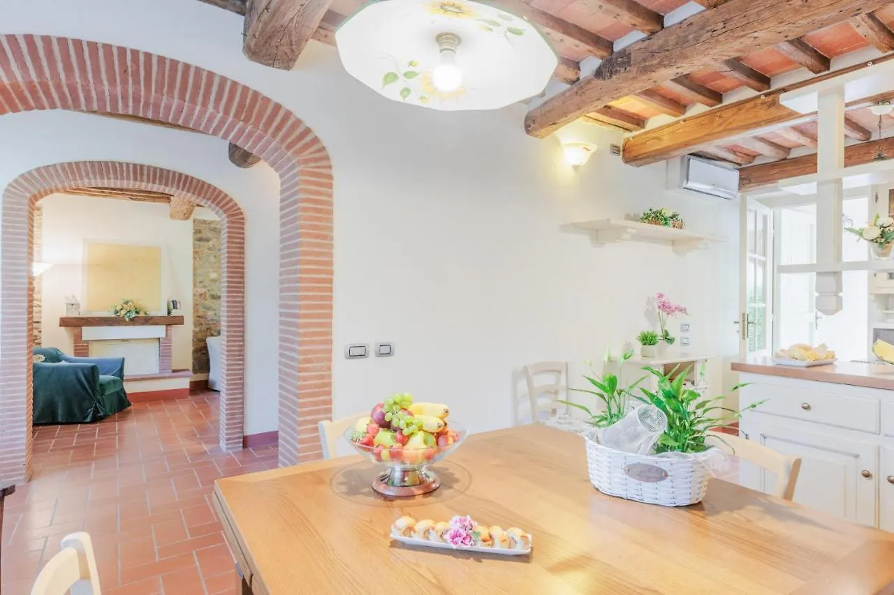 Villa Dondolino, A Stylish Farmhouse Lucca
