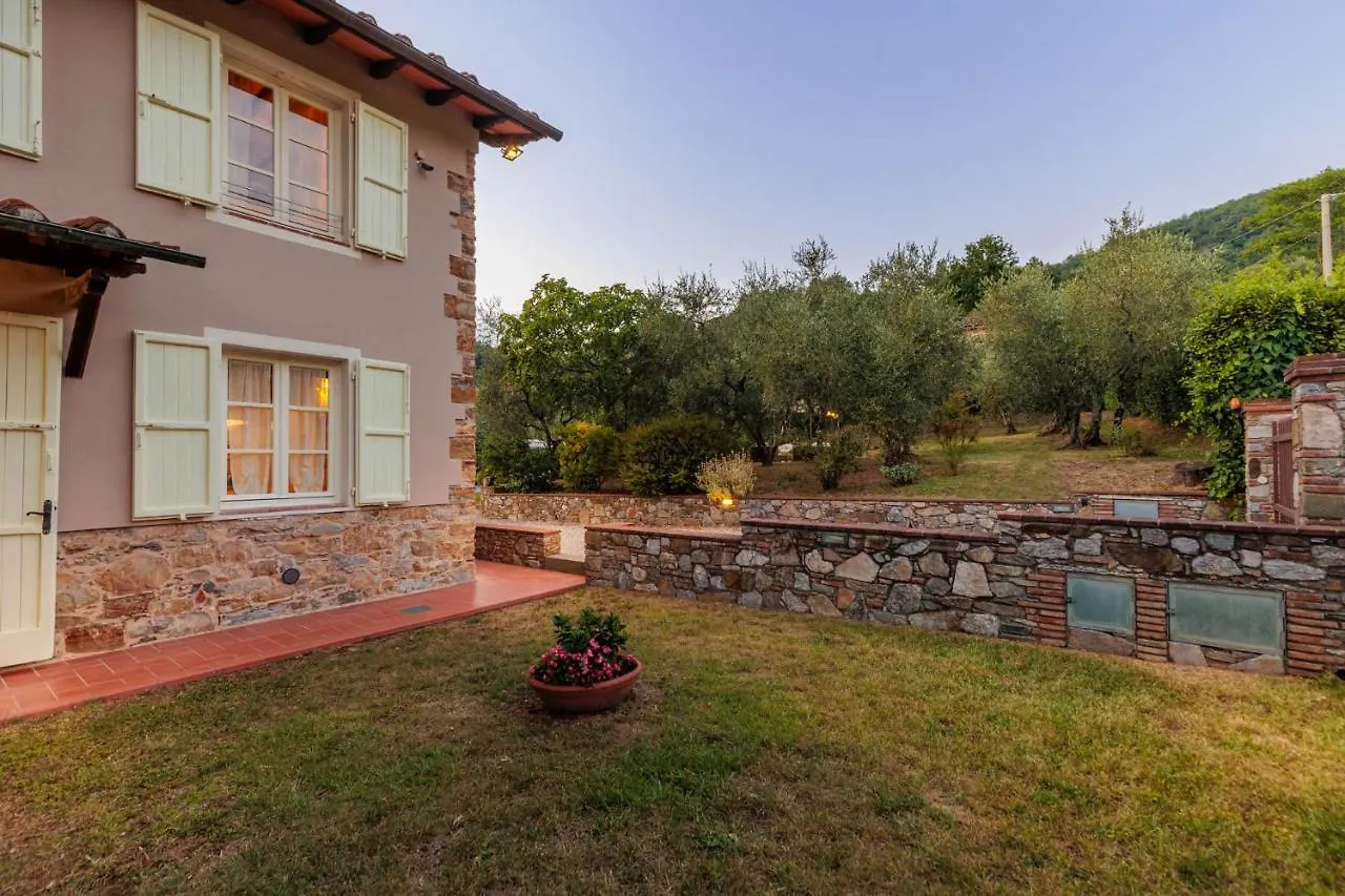 Villa Dondolino, A Stylish Farmhouse Lucca 0*,