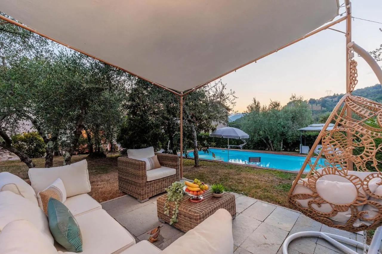Villa Dondolino, A Stylish Farmhouse Lucca
